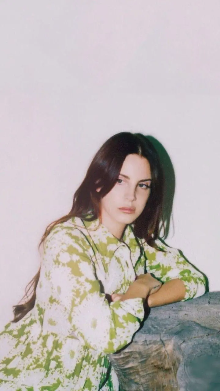 Lana Del Rey background photo, 39 years old