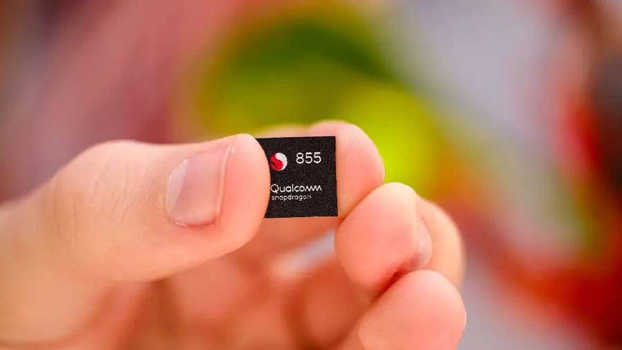 Image of processor Snapdragon 855 with matte background