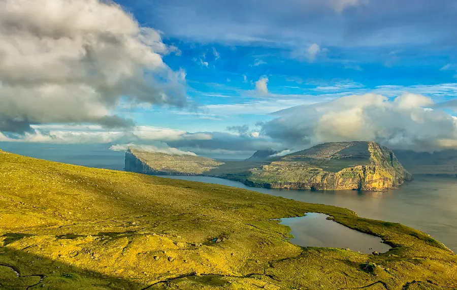Download interesting and attractive and cool photos of the essence in full HD quality