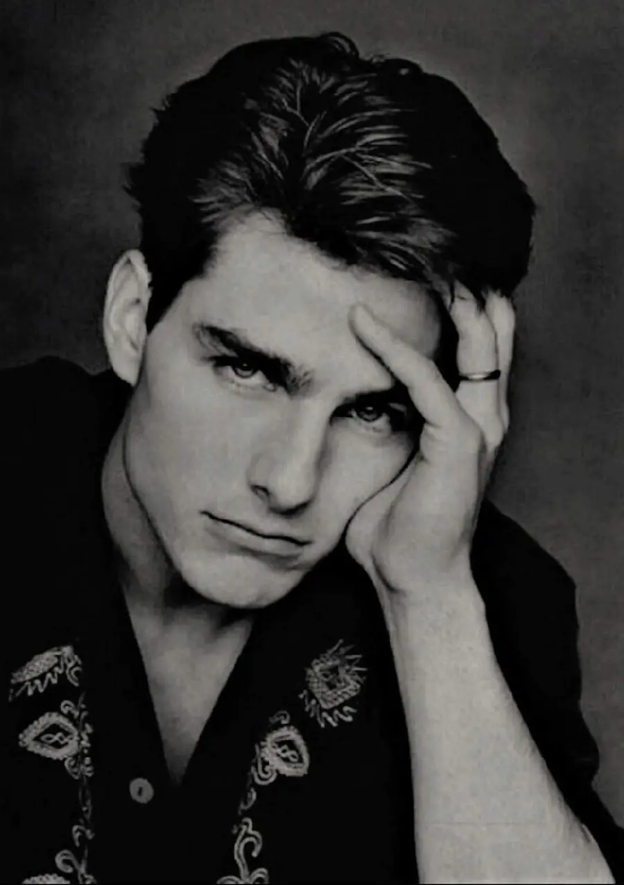 Black and White Wallpaper for Phone Background of Tom Cruise