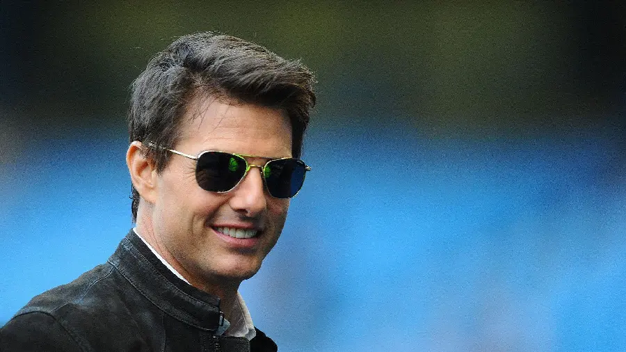 Stylish wallpaper with sunglasses from Tom Cruise