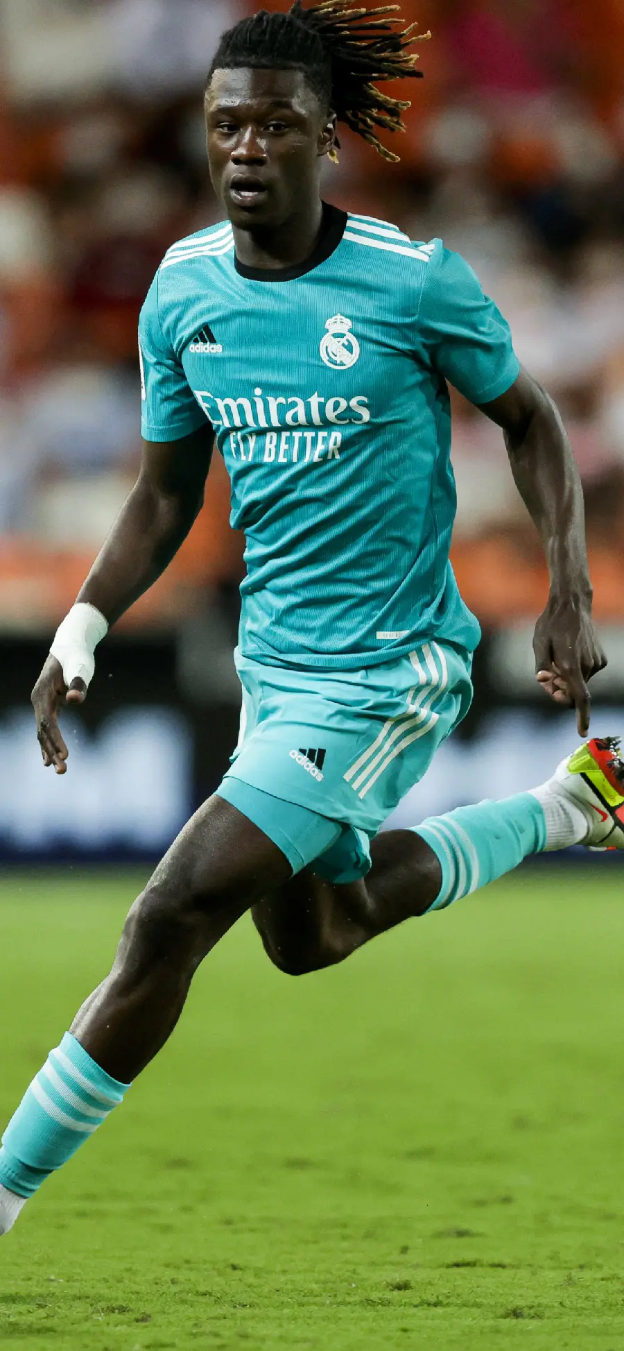 Very good quality wallpaper of Eduardo Camavinga running on the football field