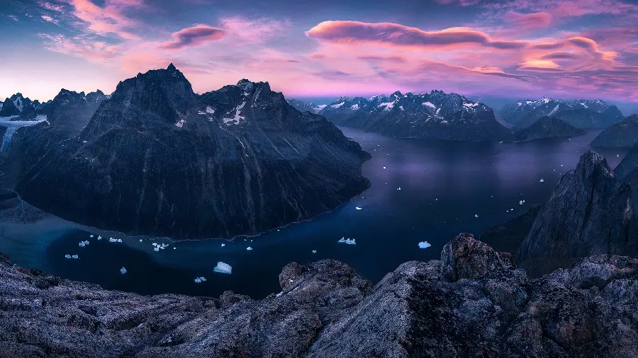 Wallpaper of a special view in the pink sky special for ProfaYael 