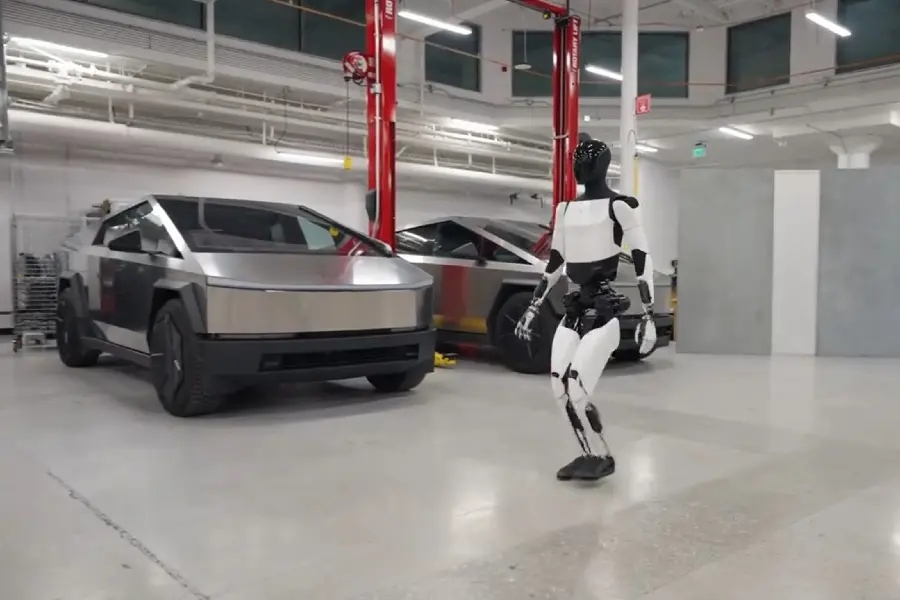 Tesla's Optimus robot in the initial stage of production and development by the company 