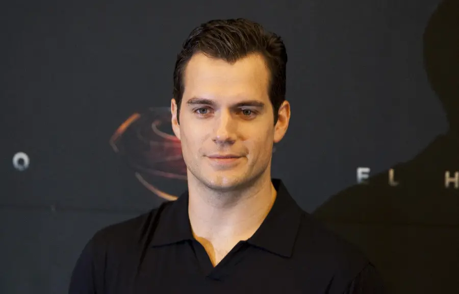 Image of Henry Cavill, a well-dressed man and English artist