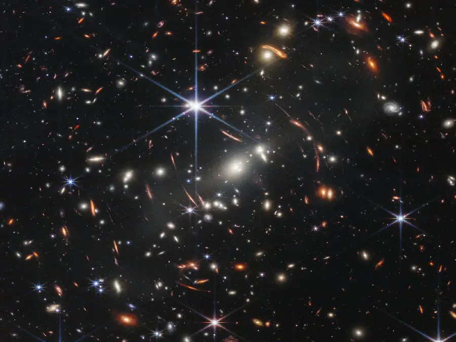 Amazing and amazing photo of space full of surprises by the James Webb Space Telescope