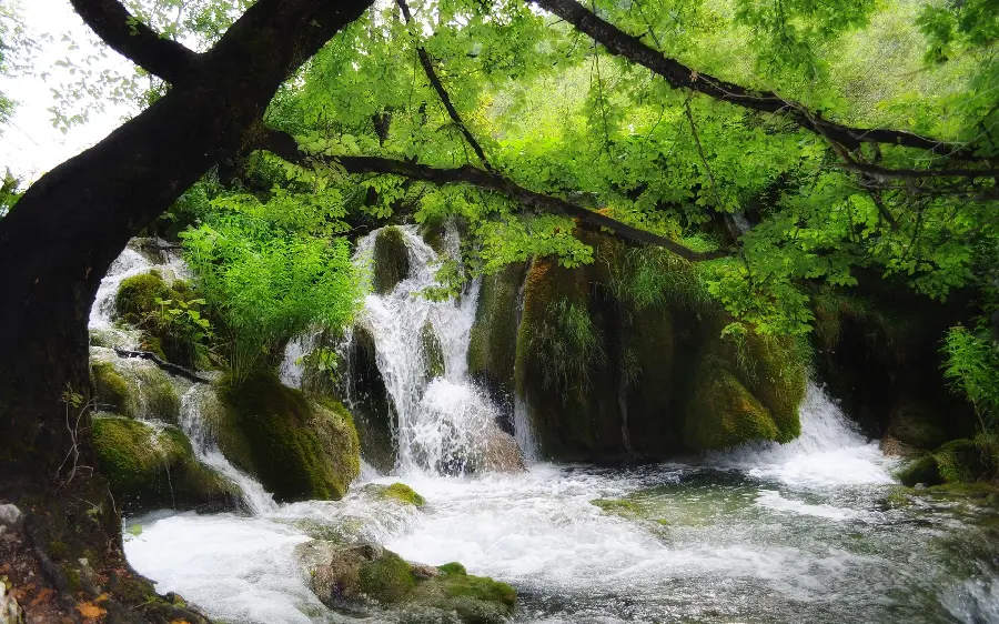 Background image of waterfalls in the heart of nature new 1403
