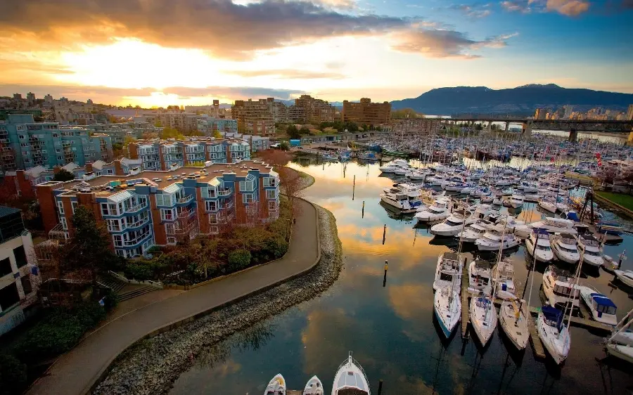 A new and very beautiful photo of a city by the river, a peaceful place to live