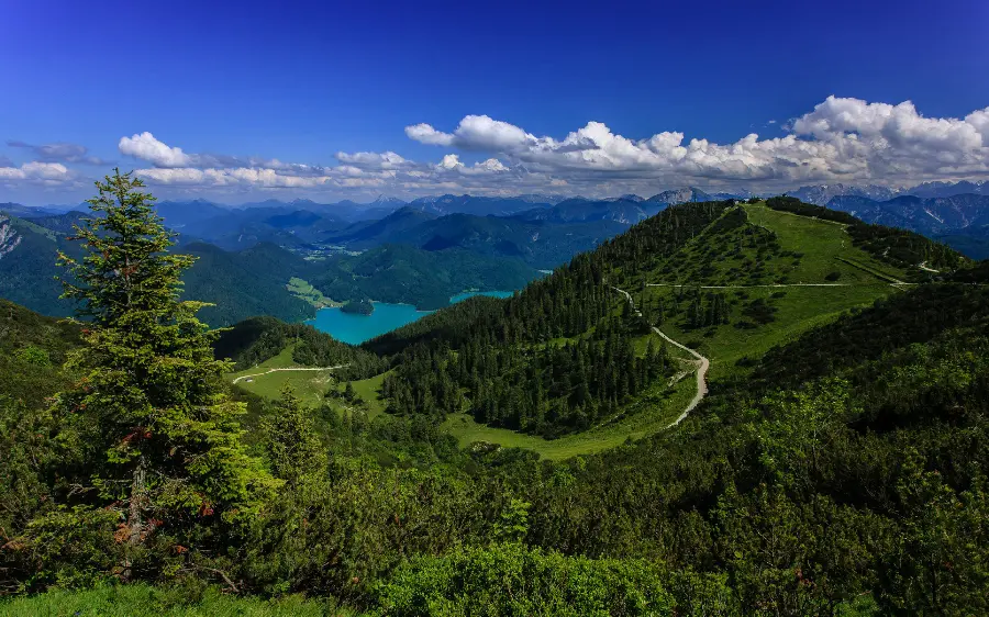 High quality and high resolution profile photo of nature with an eye-catching view