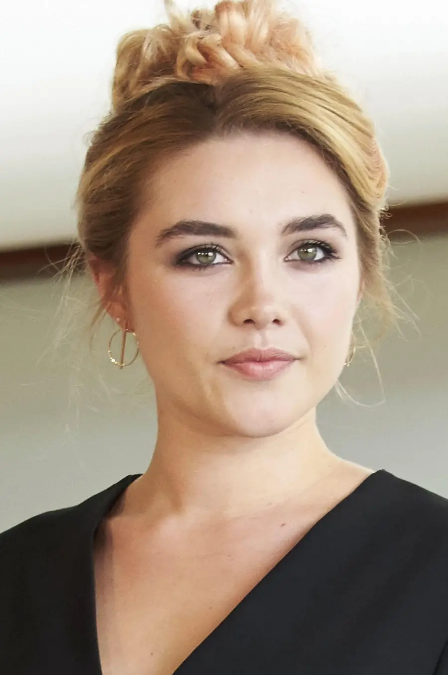 So Florence Pugh background, a talented actress with high performance power