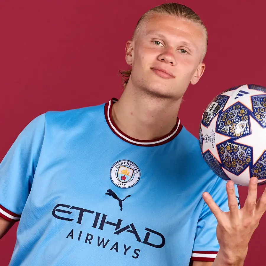 Erling Haaland's Super Special Photo with the Star Ball