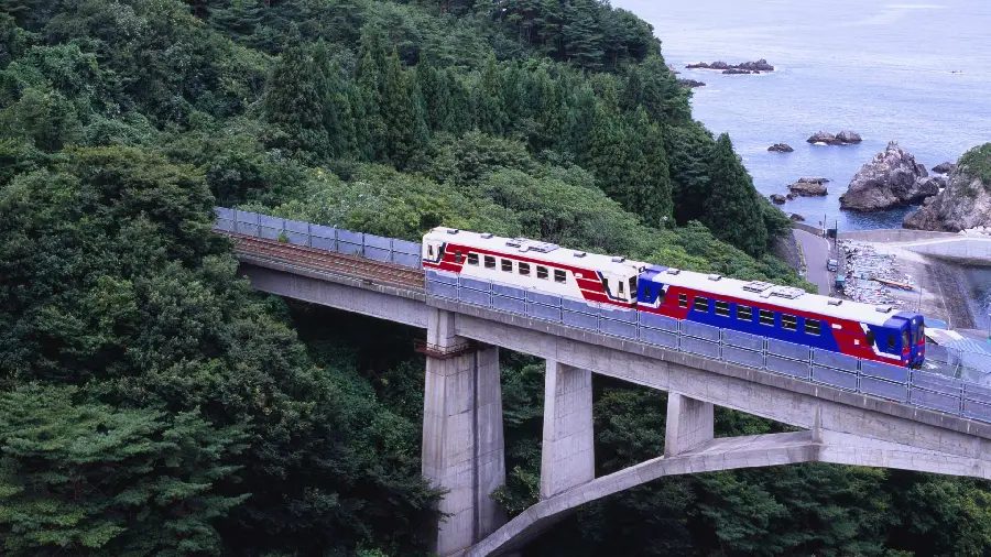 High-quality photo or design of a high-speed train suitable for desktop 2023