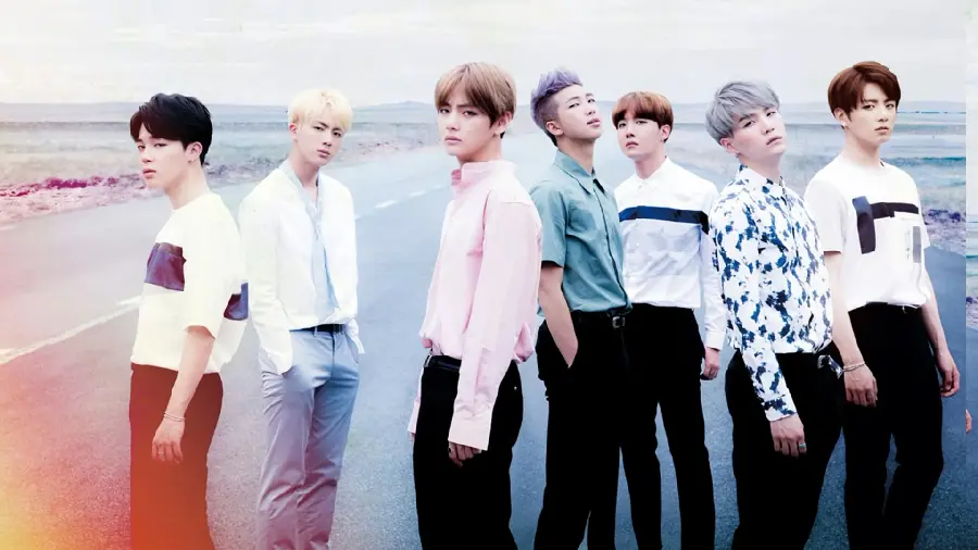 The latest BTS group photo suitable for girls' desktop backgrounds 