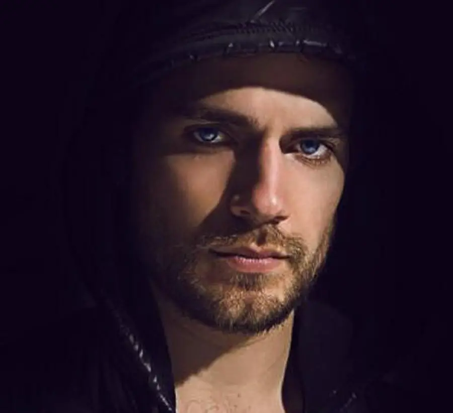 Henry Cavill's profile photo with an attractive bearded face