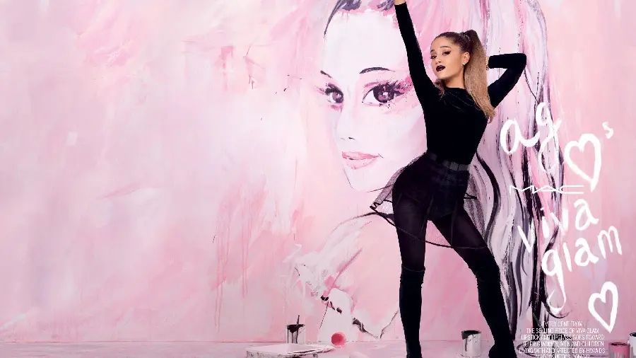 Background photo of Ariana Grande with pink background