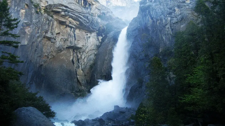 Background photo of Yosemite National Park in California with excellent and new resolution 1403