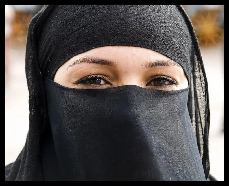 Free download of a profile picture for a girl with a niqab for luxury lovers