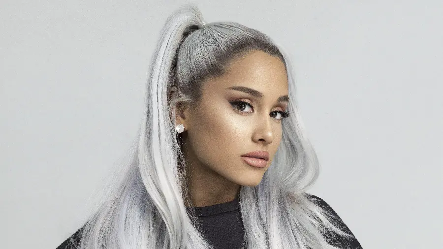 Ariana Grande wallpaper with a special and unique style Beautiful ice hair