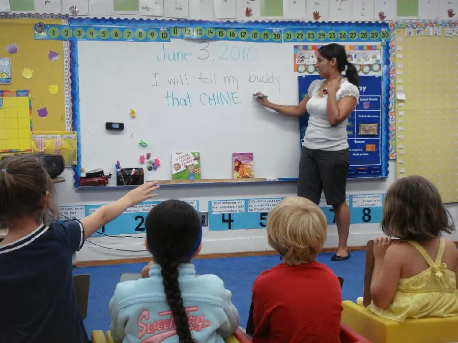 Free download of images of children's education in kindergarten