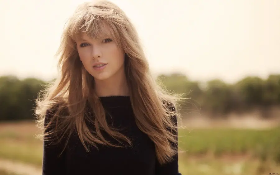 A picture of Taylor Swift, the popular singer and Grammy Award winner
