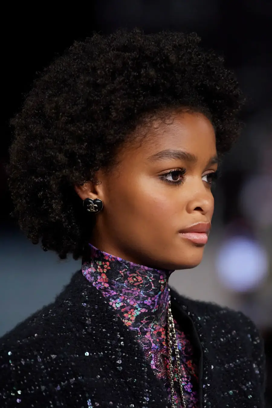 Beautiful and simple hairstyles suitable for curly hair