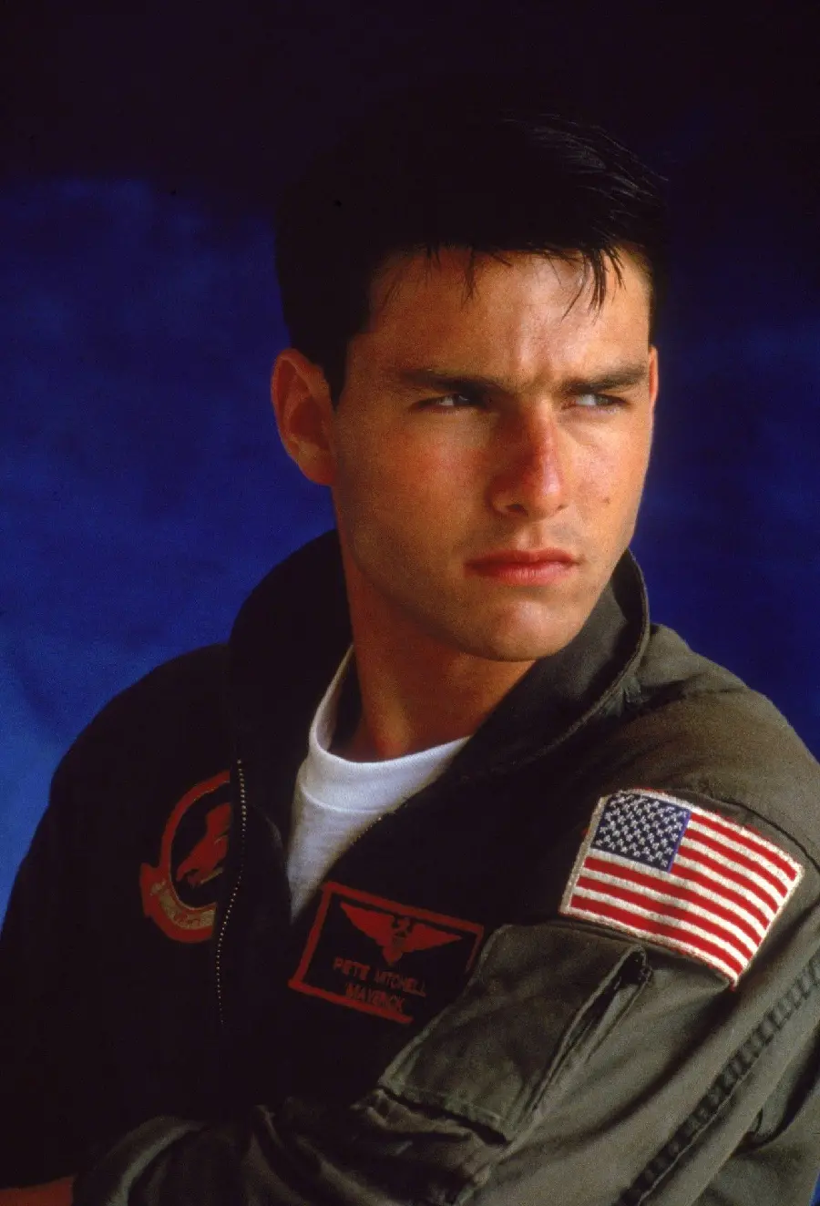 Download a photo of Tom Cruise with the American flag on his arm