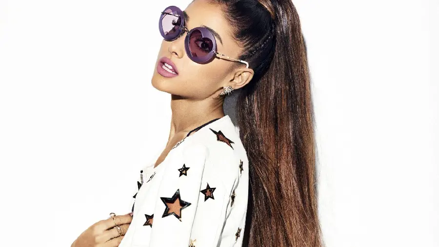 Ariana Grande Background Photo with Stylish and Luxurious Style