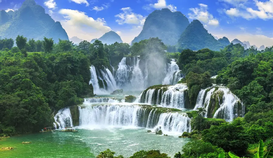 Very beautiful wallpaper of Ban Gioc waterfall in Vietnam