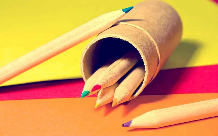 Wallpaper photo without logo with beautiful colored pencils design