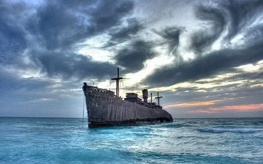 Wallpaper of the sights of Kish and a Greek ship for printing pictures
