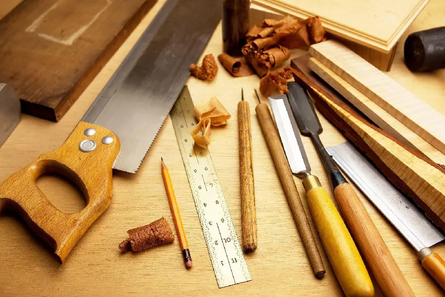 Download photos of important carpentry tools with very high quality 