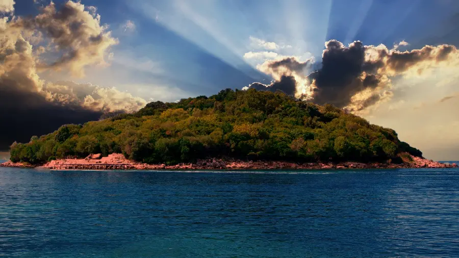 Wallpaper of nature free of humans with rays of sunlight shining