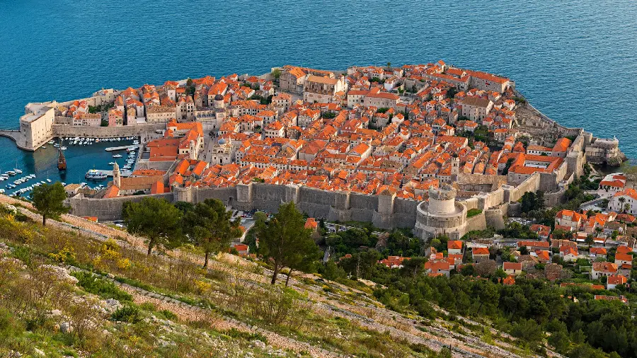 Wallpaper 1403 of the city by the water, the best place for tourists to go out and have fun