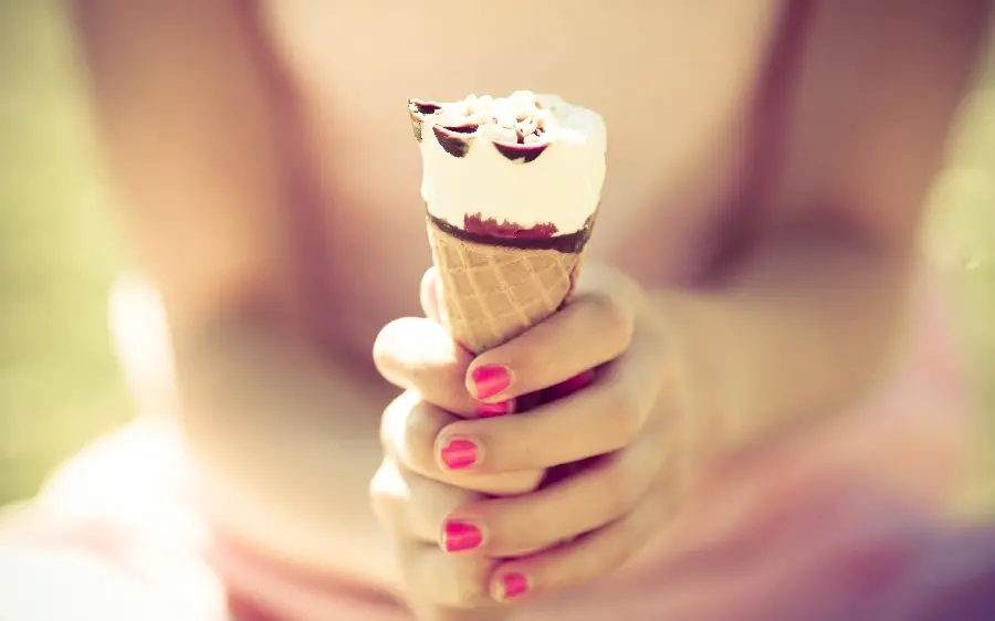 Download cute and tasty graphic background images suitable for all types of computers and laptops