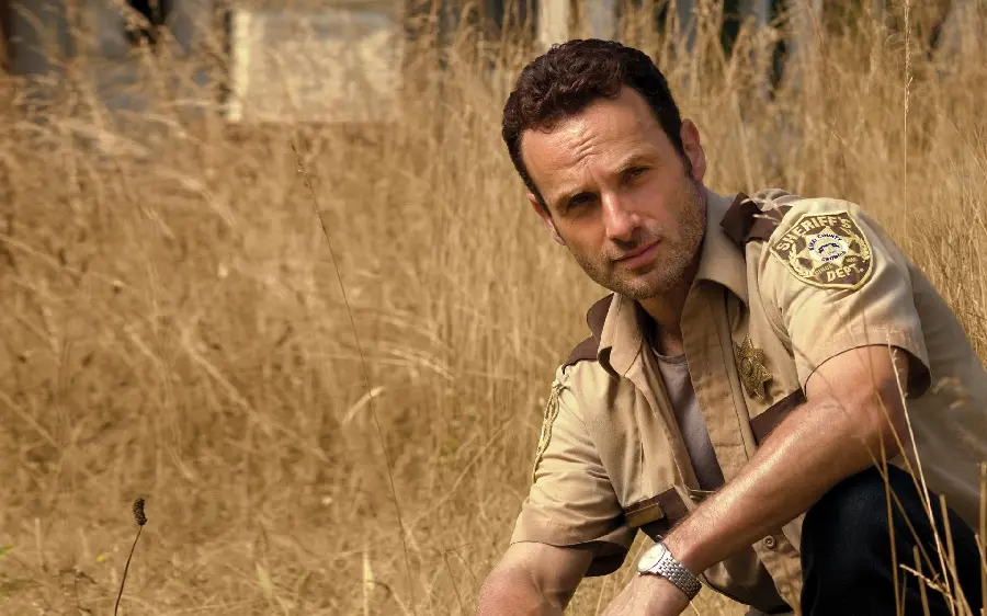 Picture of Rick Grimes in the first season of the Walking Dead series with his police uniform 