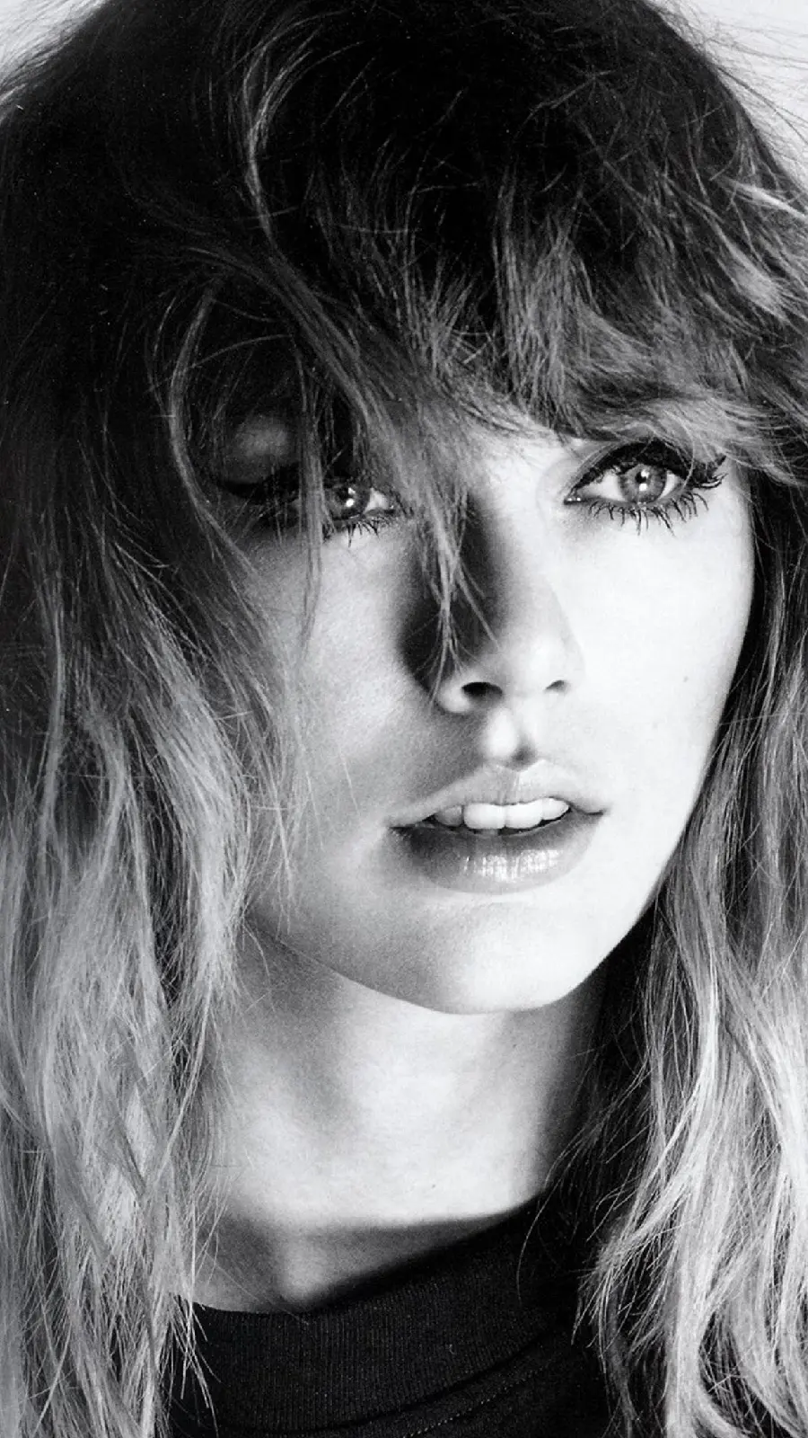 Black and white Taylor Swift wallpaper for Telegram chat background