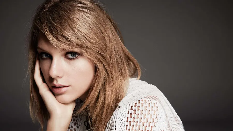 High resolution photo of Taylor Swift for poster printing
