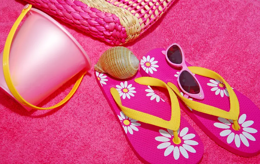 Cool and beautiful photo of pink girl's set for the beach