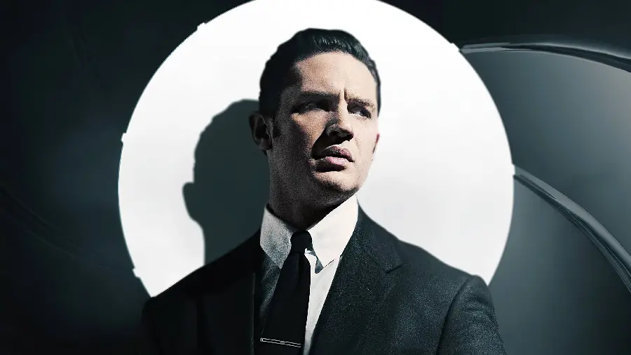 Tom Hardy's attractive makeup and bony face in the Peaky Blinders series
