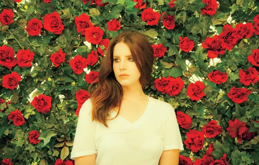 New photo of Lana Del Rey among red flowers