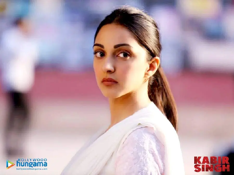Kiara Advani wallpaper with a blurry background suitable for posts and stories on fan pages 