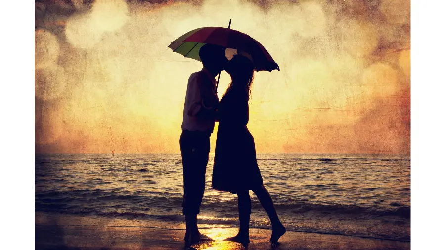 4K Romantic Background Photo by the Calm Sea