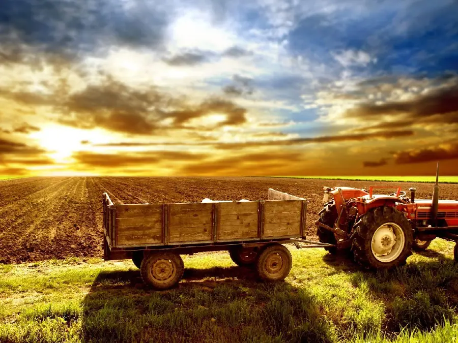 Download beautiful and high-quality images of agricultural tractors with direct links