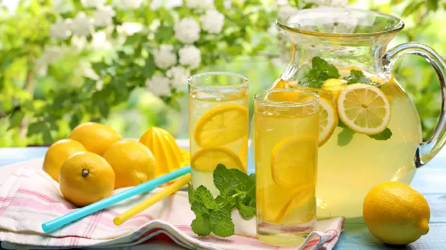 Stock image of delicious lemon and mint drinks in jpg format