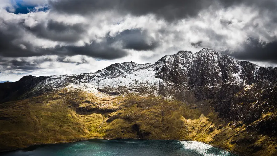 Very cool and high-resolution photo of mountains surrounded by clouds
