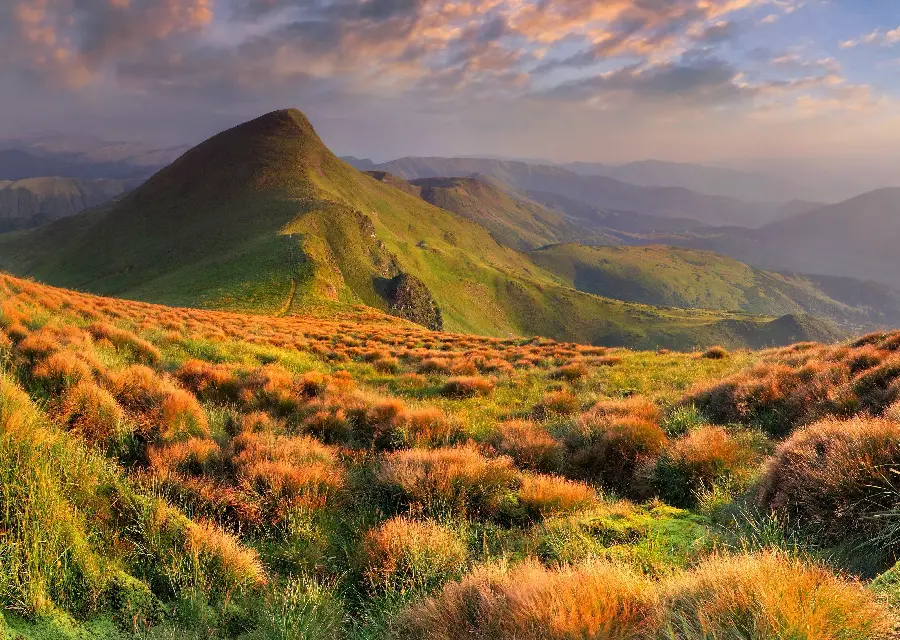The most popular mountainous desert tourism area in Iran