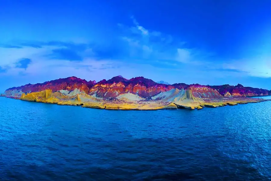 Wallpaper of the Colorful and Red Mountains of Hormuz with the Best Photography Angle