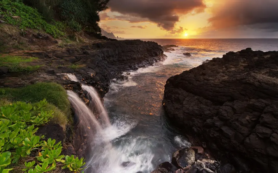 Photo of the Queen's Bath tourist attraction in Hawaii Nature for profile