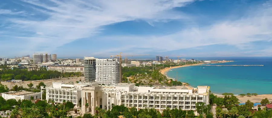 Luxury 10-star hotel on the seashore located on the tourist island of Kish