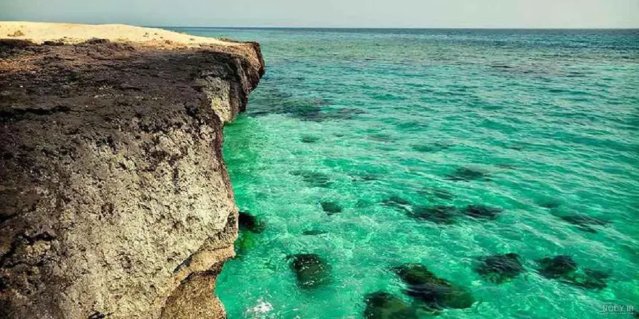 Desktop background photo of a quiet beach on Kish Island